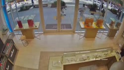 1758873662208.webm